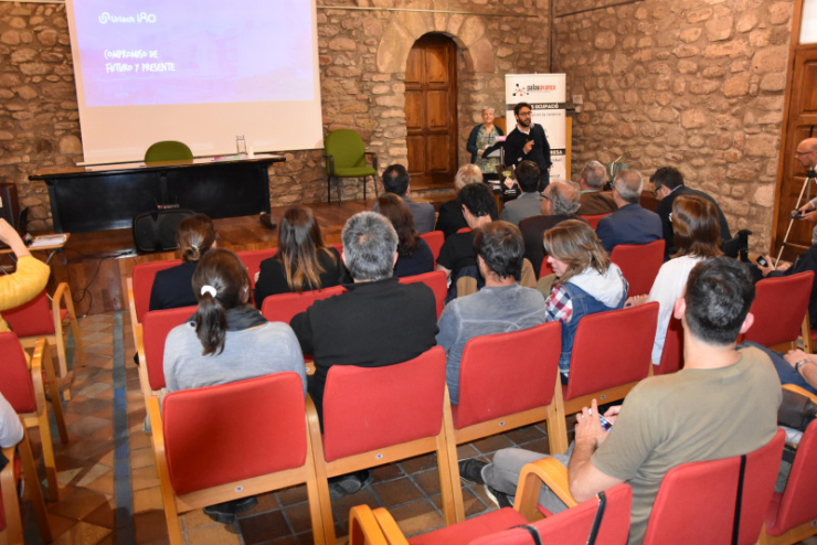 Assistents i conferència a la Tarda d'Emprenedoria de 2018