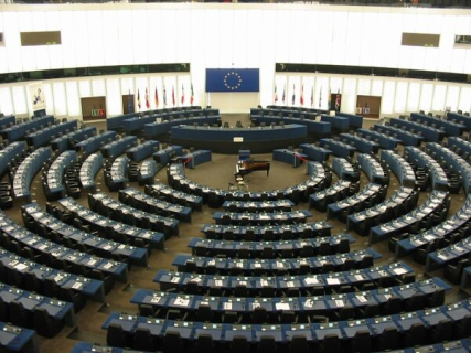 Interior de l'hemicicle del Parlament Europeu, seu d'Estrasburg. Imatge de Cédric Puisney, extreta de www.wikipedia.org.