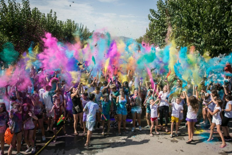El ColoRain és una de les activitats consolidades i sorgides del 'Mulla't per la Festa Major'.