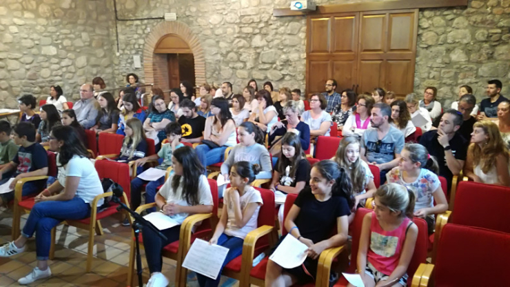 Participants i els seus familiars durant l'acte