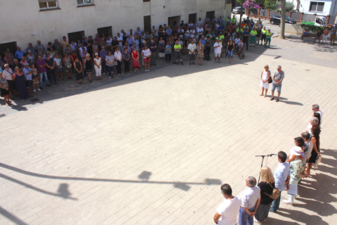 Més de 200 pesones a la Plaça de la Vila