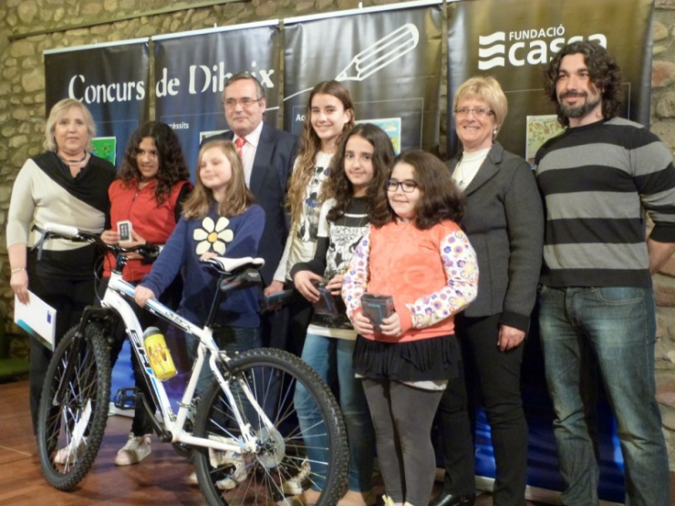 Les autoritats amb els guanyadors del concurs