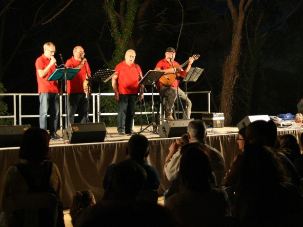 Els Escamarlans de Palau cantant havaneres en el Mercat Medieval 2014.