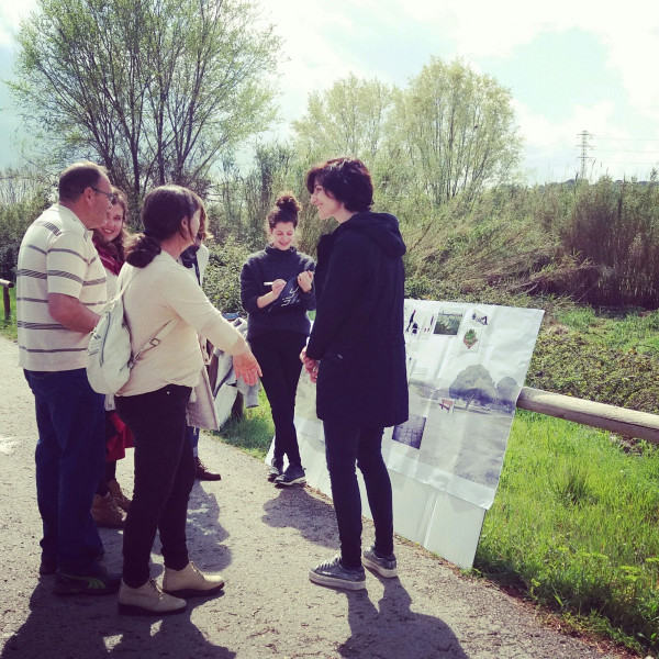 Alumnes d'Arquitectura de UIC Barcelona van explicar als vianants que podien fer propostes