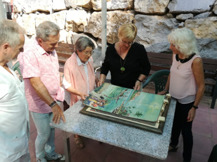 Amàlia Garcia lliura les obres a l'Alcaldessa i al regidor de Cultura
