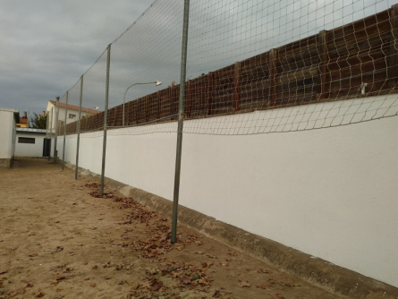 Vista del mur mitger acabat