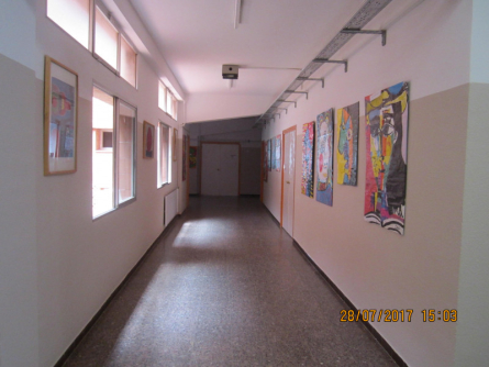 Treballs de pintura al vestíbul de la PB de l'escola Folch i Torres (2)