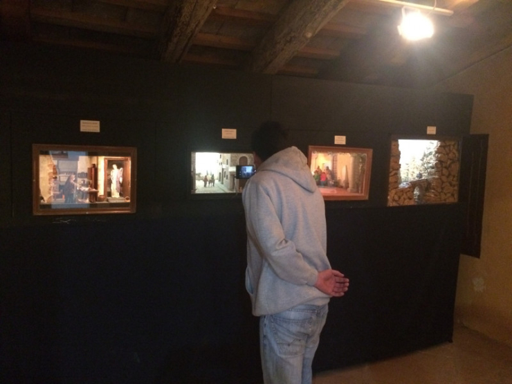 Visita de l'alumnat del Servei Local de Català a l'exposició de pessebres