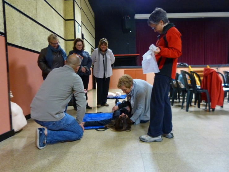 Pràctica de la posició lateral de seguretat