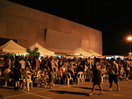 Parades amb begudes i menjar muntades per entitats en la Festa Major 2012