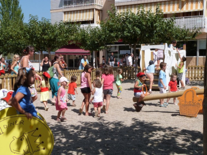 Els més menuts van gaudir del nou parc infantil