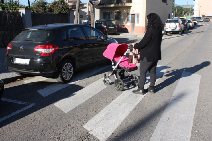 Estacionament indegut a un pas de vianants