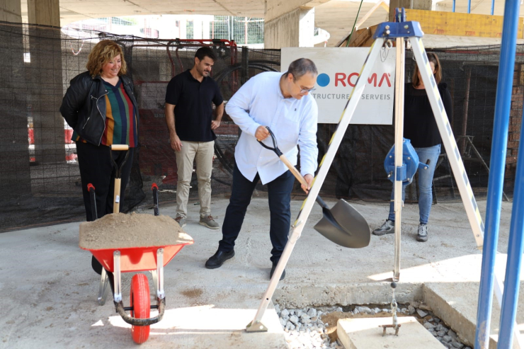Jordi Pujol amb la primera pedra