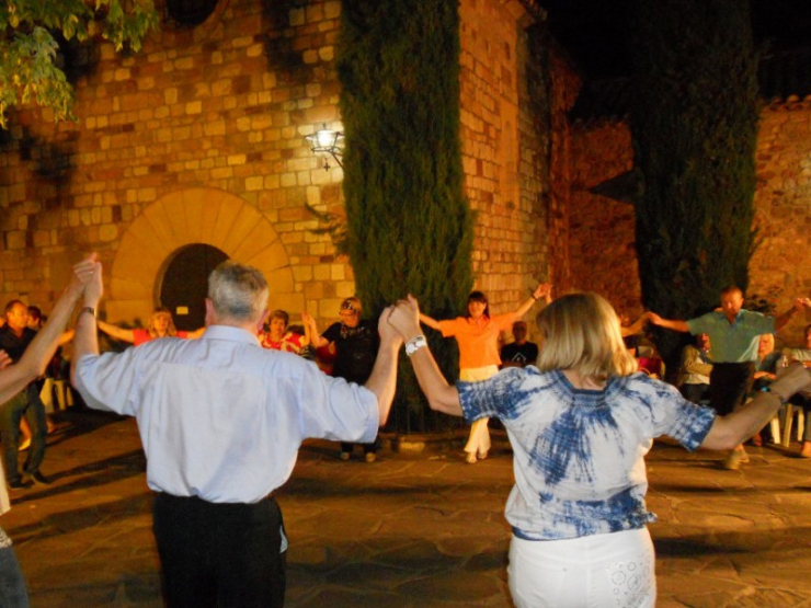 Ballada de sardanes a la festa de Sant Pere de la Sagrera.