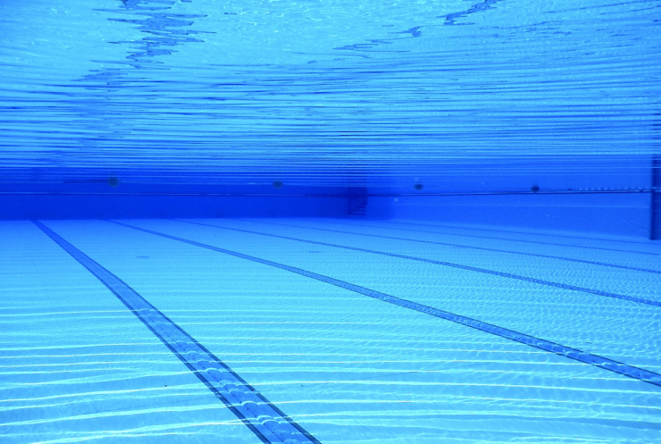Una piscina en una imatge d'arxiu
