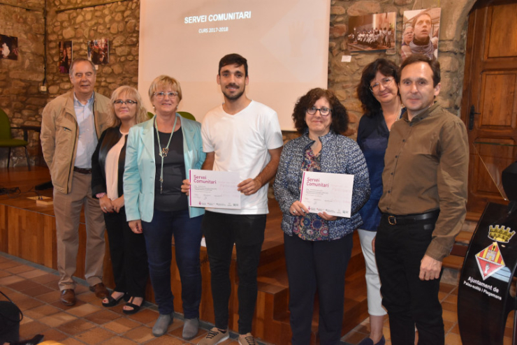 Algunes de les persones que van ser reconegudes amb representants municipals i educatius