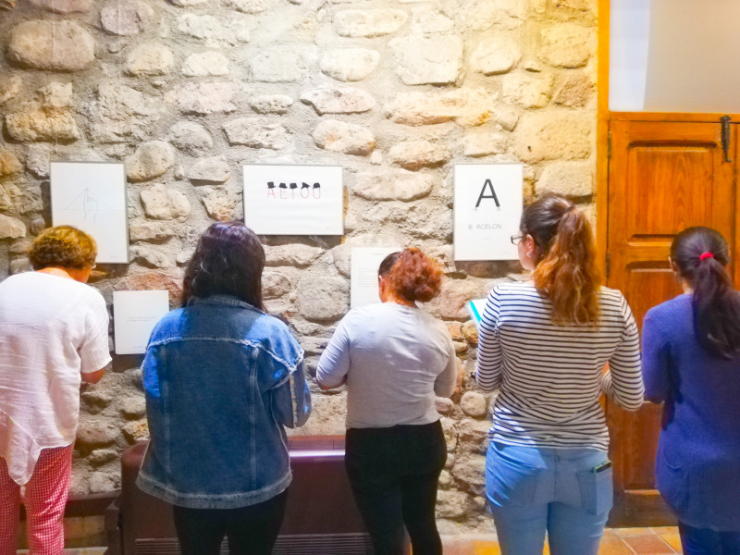 Visita a l'exposició sobre Joan Brossa dels alumnes del SLC de Palau-solità i Plegamans