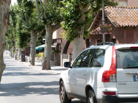 Els plafons lluminosos detecten la velocitat dels vehicles