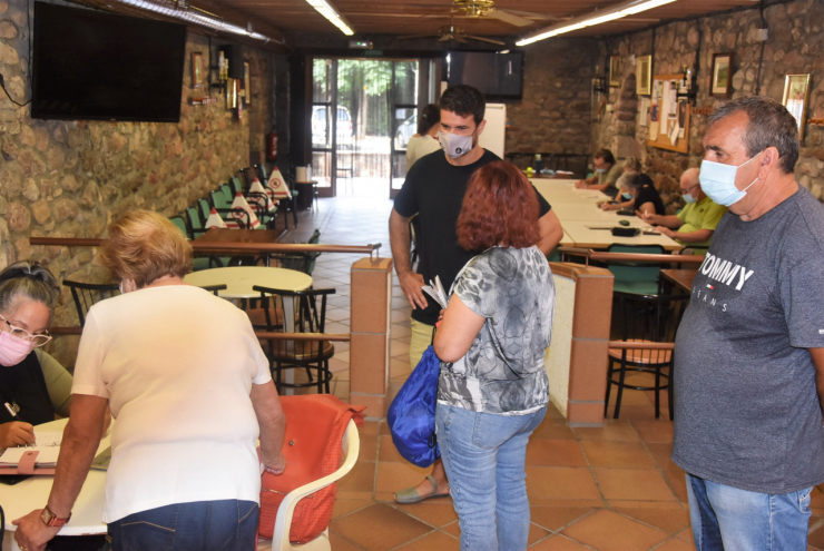 Visita de l'alcalde, Oriol Lozano, a les noves activitats de la gent gran