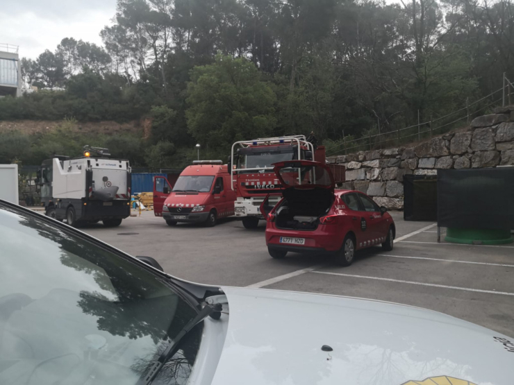 Bombers fent tasques de desinfecció