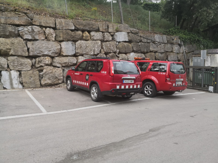 Bombers fent tasques de desinfecció
