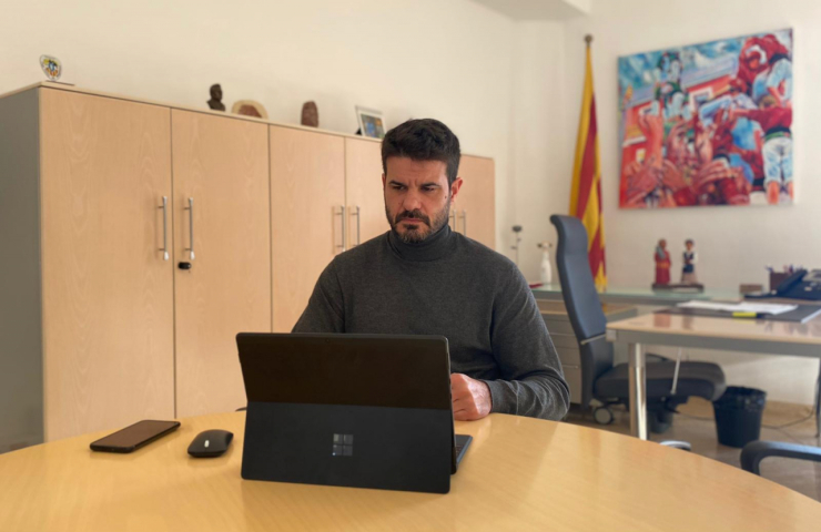 L'alcalde Oriol Lozano durant la roda de premsa.