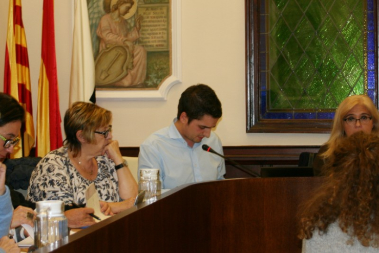 Marc Sanabria, regidor d'Economia, exposa al Ple Municipal la proposta de pressupost per al 2017.