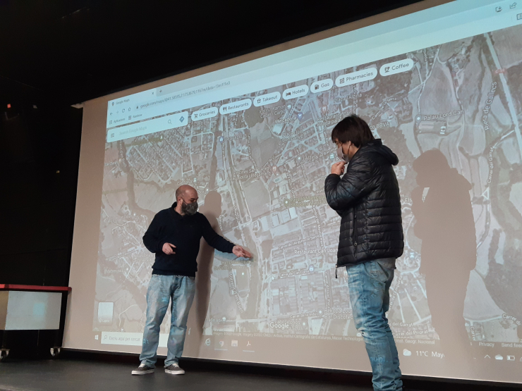 El regidor d'Urbanisme, Jordi Plaza, explicant detalls del procés participatiu per transformar el Passeig de la Carrerada